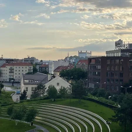 Апартаменти Sag Sky Park Castle Wiev Free Parking Free Wifi *